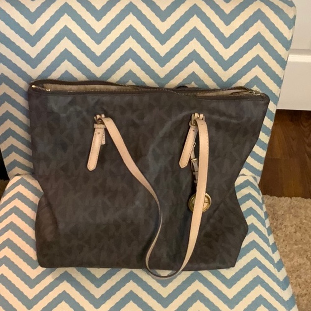 Micheal Kors purse